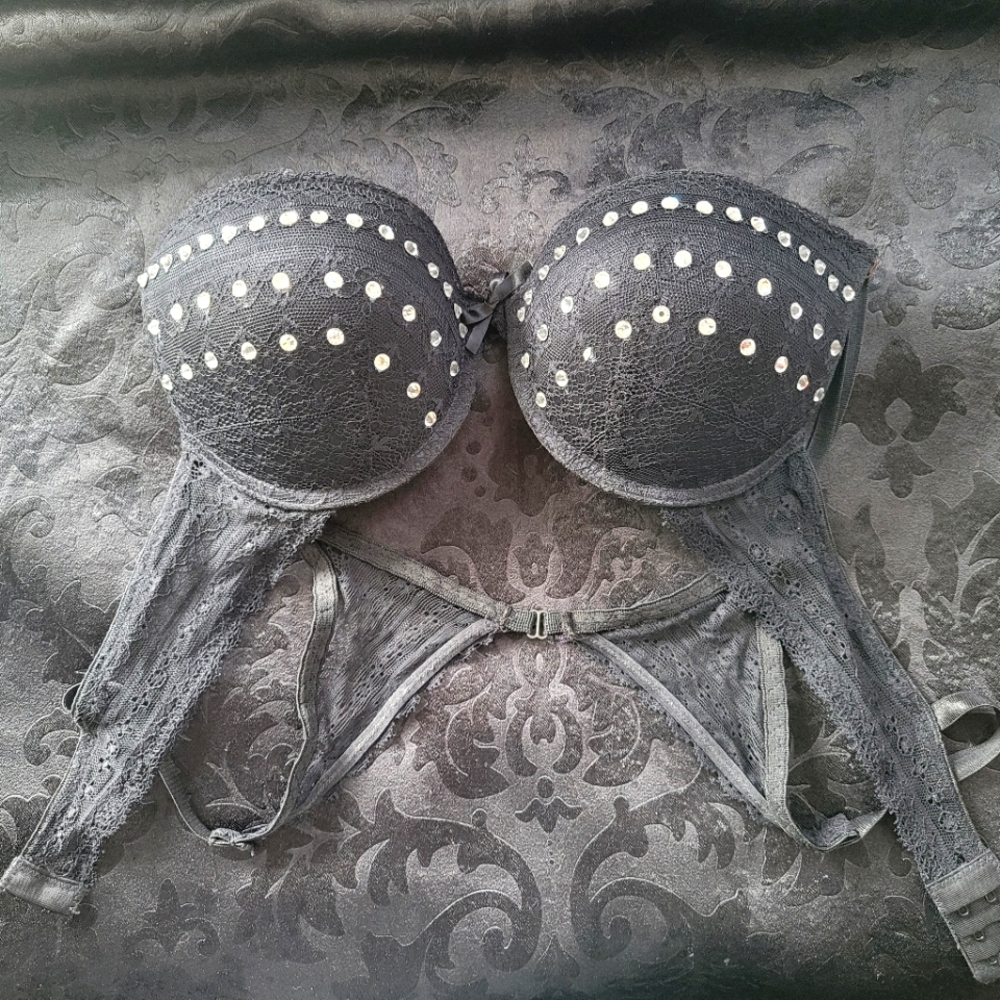 Elegant Black Lace Bra with Pearl Accents